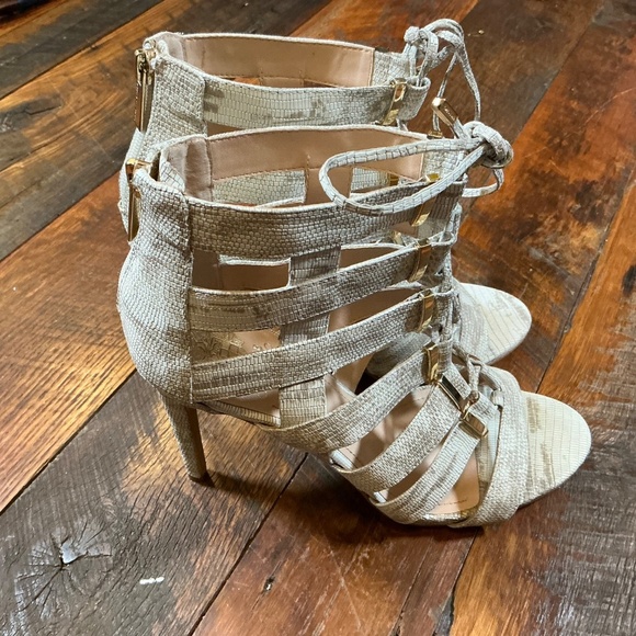 Vince Camuto Freshi Cream Snake Embossed Sandals Size 10 - Picture 3 of 9